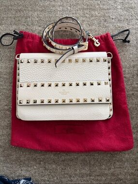 Valentino Rockstud crossbody front handle in Ecru